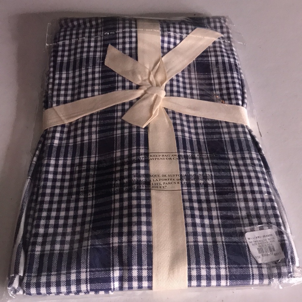 Williams-Sonoma gingham 16” x 108” table runner - Picture 4 of 7